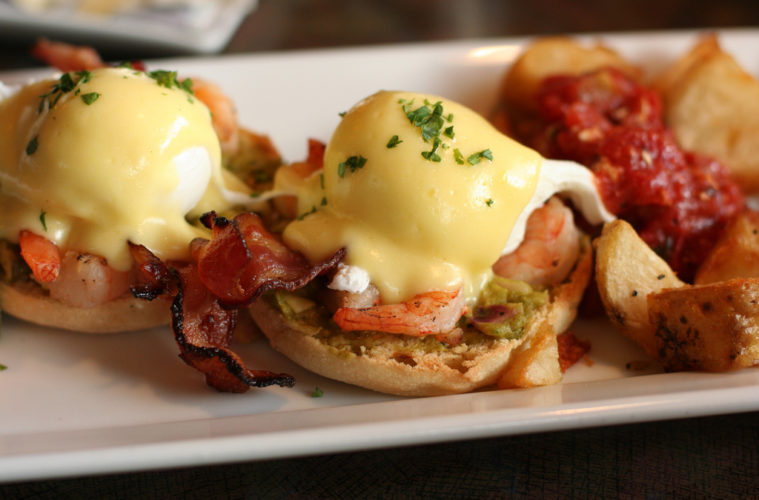 Cosa non mangiare mai al ristorante, Uova alla Benedict